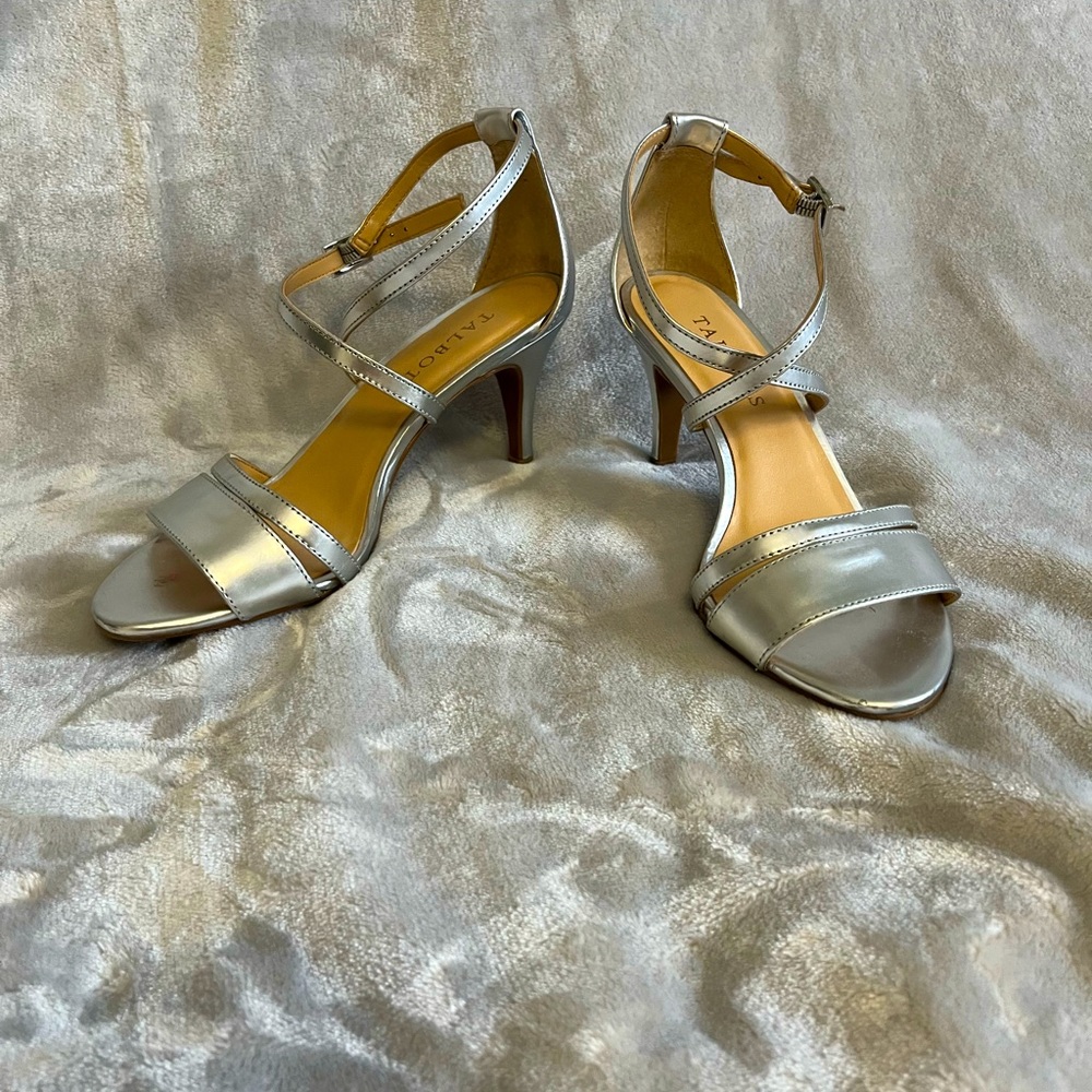 Talbots silver metallic leather heel sandal size 5.5